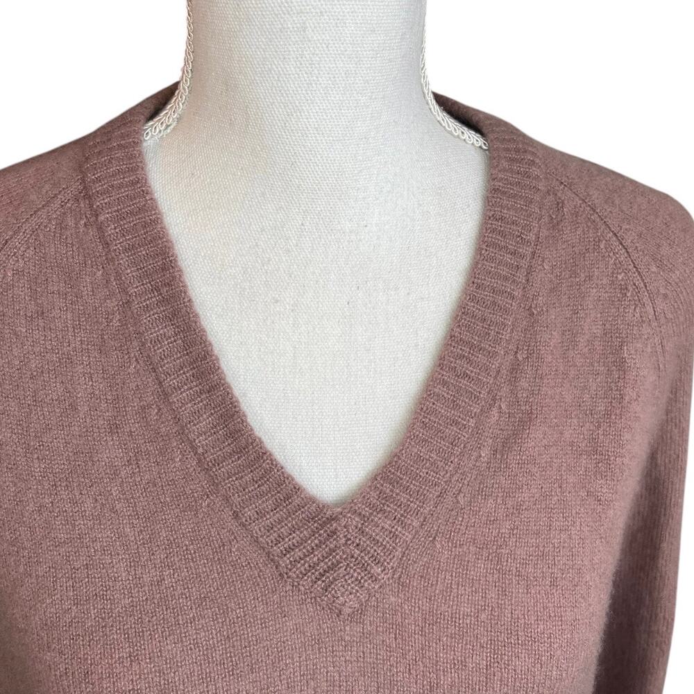 360 cashmere V-Neck Sweater Dusty Rose lightweight preppy timeless luxury - Picture 2 of 6